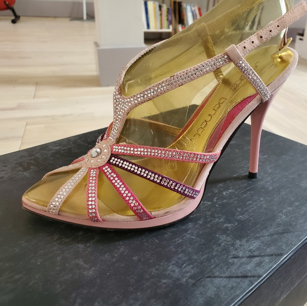 Women's shoes